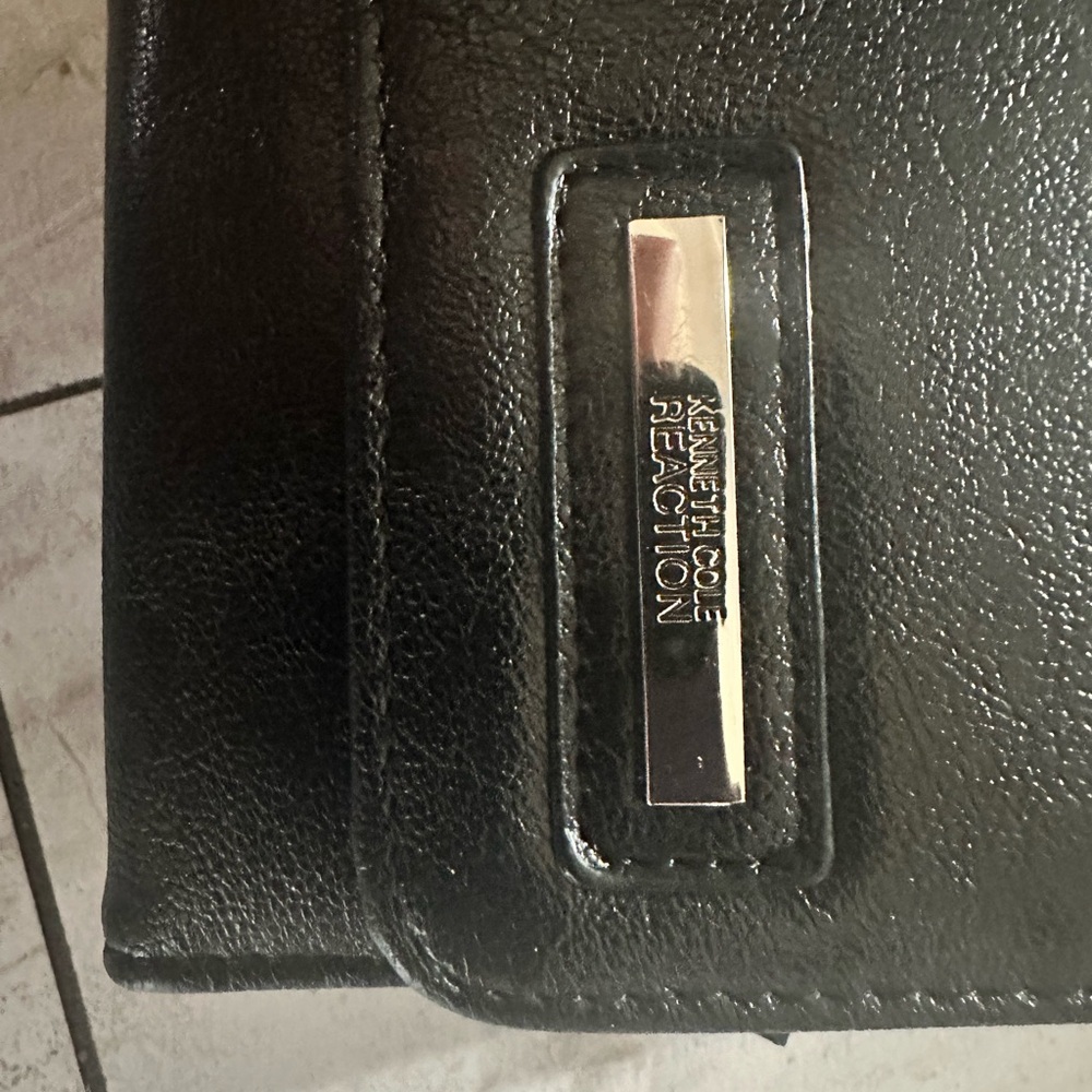 Kenneth Cole Reaction Black Leather Briefcase with Sleek Hardware